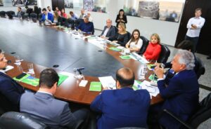 Governador Ronaldo Caiado e deputados federais planejam reforço de emendas para saúde
